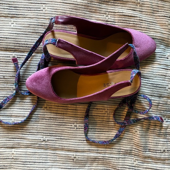 Size 8 1/2 Rampage Lace up heels in maroon - Picture 1 of 6